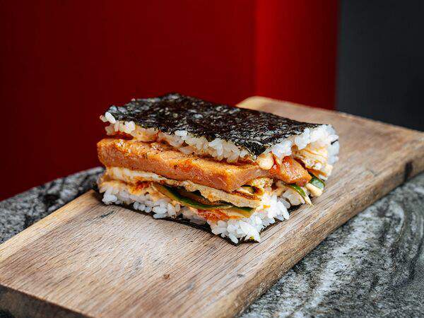 Ronny - Окинавский сэндвич с тунцом и острыми огурцами