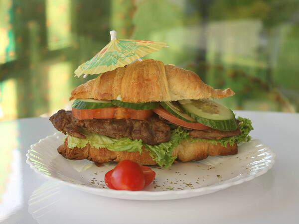 Cactus - Круассан с говяжьей отбивной