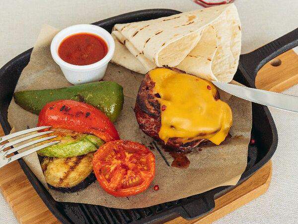 Салтанат сарайы - Пикантный фарш из баранины с сыром в нежной говяжьей вырезке