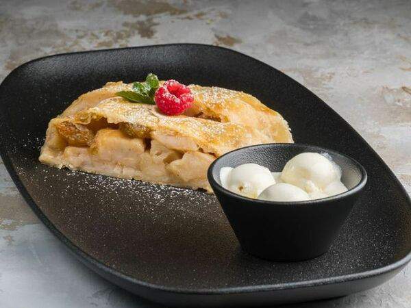 BB Burger - Штрудель яблочный с пряной корицей