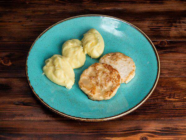 Трактир Колесо - Куриные котлеты с картофельным пюре