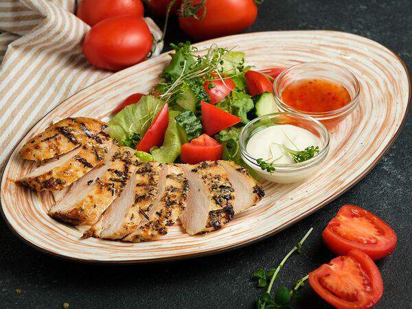 Амуретто - Куриная грудка со свежими овощами