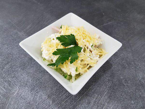 Три друга - Салат с ветчиной и сыром