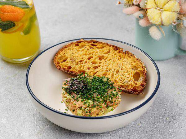 Spritz place - Тартар из лосося с авокадо