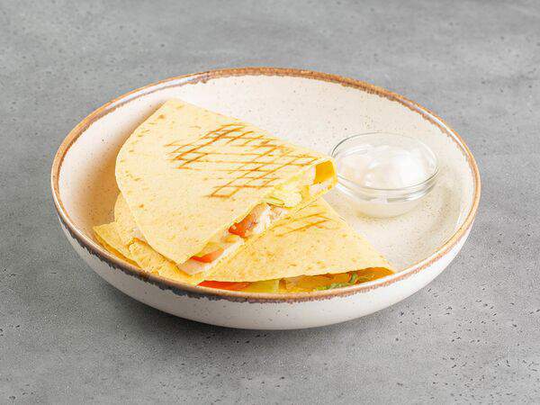 Garden coffee - Кесадилья с курицей и томатами