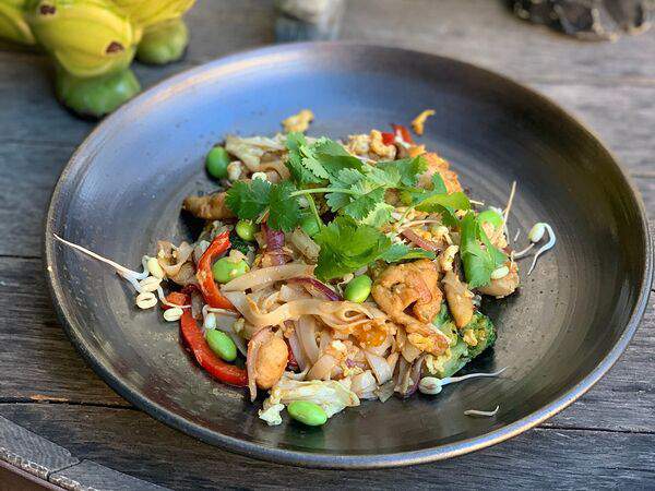 Томми Lee - Лапша Пад Тай с курицей