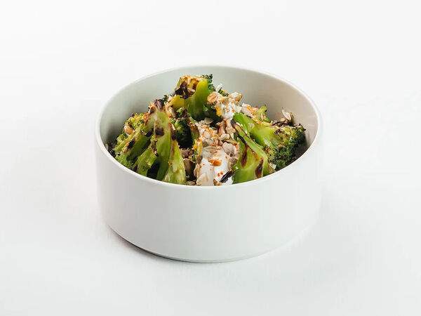 Avocado queen - Брокколи гриль, копченый йогурт