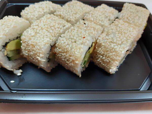 Sushic - Фирменные роллы Калифорния в кунжуте