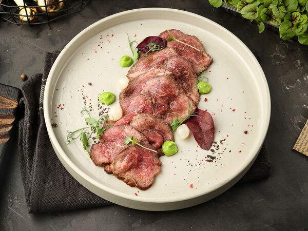 Бургерная №1 - Ростбиф из фермерской телятины с жемчужным луком