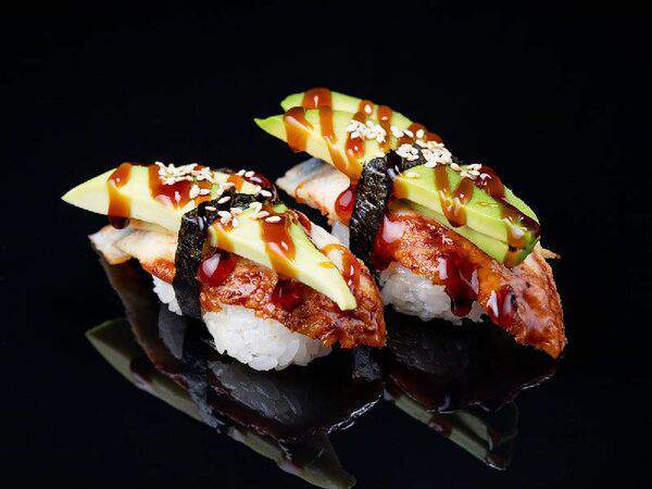Едаеда - Суши с угрём и авокадо