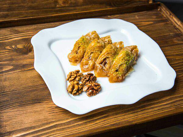 Восточная выпечка - Пахлава Бабочка с грецким орехом в начинке и каймаком