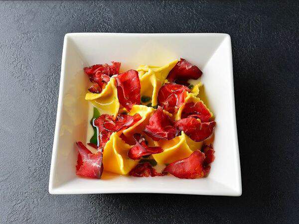 Ресторан Чеснок - Равиоли с трюфельным кремом и брезаолой