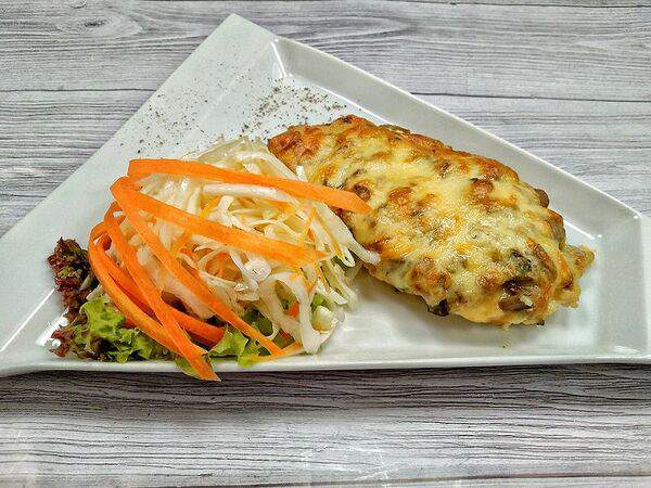 Lounge bar - Куриная отбивная с грибами