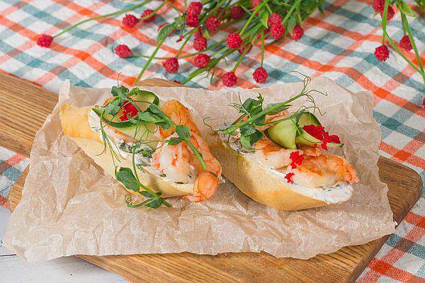 Луиджи - Брускетта с креветками на гриле