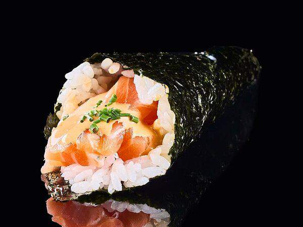 Nishiki - Хенд ролл с лососем