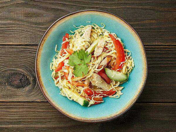 Чучвара, мангал и печи - Салат с цыпленком в имбирной заправке