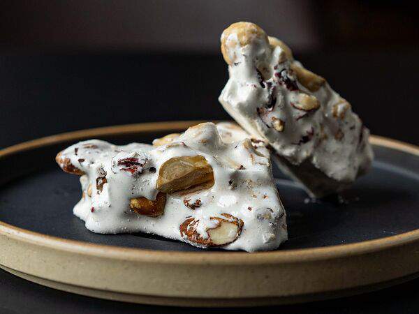 Два веселых гуся - Нуга с клюквой, миндалем и фундуком