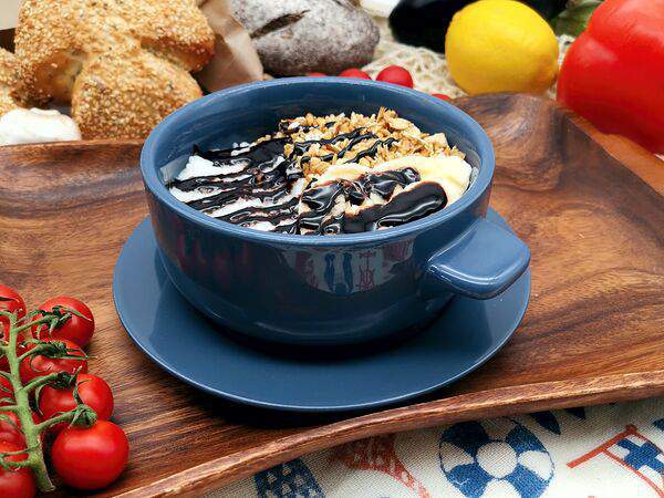 Кафе-пекарня Susser - Каша овсяная с гранолой и бананом