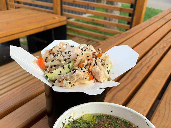 Ostrowok Азии - Суп Азиатский с лапшой и Wok лапша Удон с цыпленком в соусе терияке