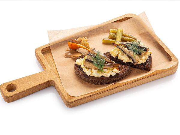 Шоколадница - Бутерброд со шпротами и яйцом на бородинском поджаренном хлебе