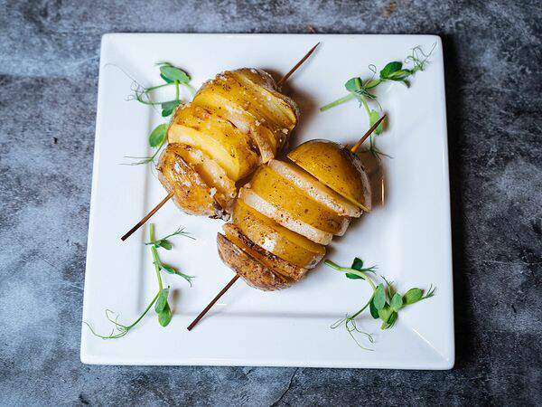 Казак и море - Запеченный картофель с салом на шпажке