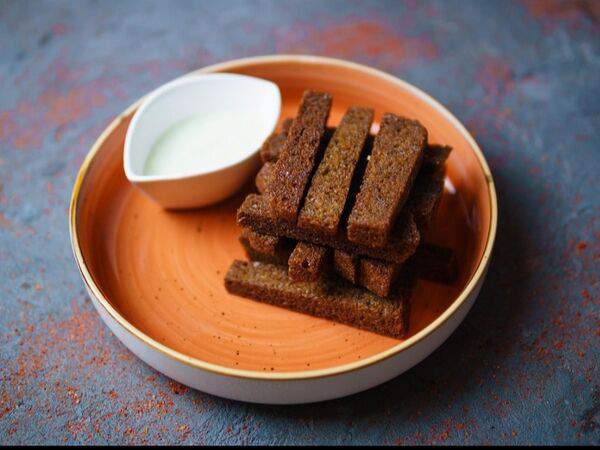 Кафе Gold - Гарлики чесночные со стружкой тунца