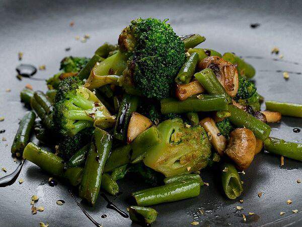 BUNKER - Брокколи жареная с чесноком