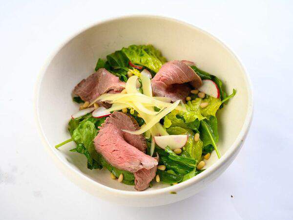 Vitae Healthy Food - Салат с ростбифом и ореховым соусом