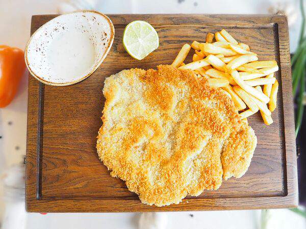 Вилла Подлипки - Шницель cвинoй с картофелем фри