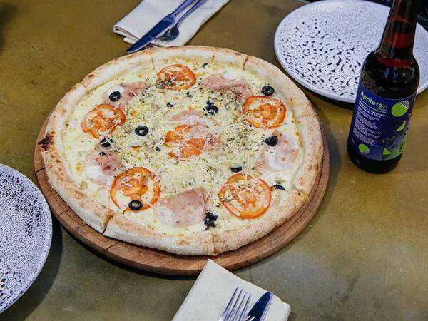 Burger and pizza 10 03 - С куриным филе, томатами и ветчиной