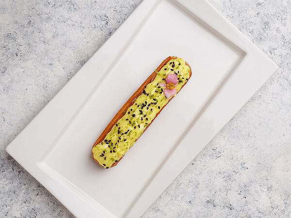 Эклерная: кофе и сладости - Яелер с муссом из лосося и лимоном айоли