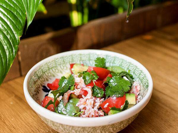 Сыроварня - Салат с крабом и авокадо