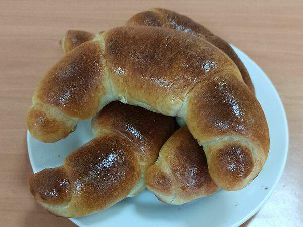 Доставка пирогов - Сдобный рогалик с шоколадом