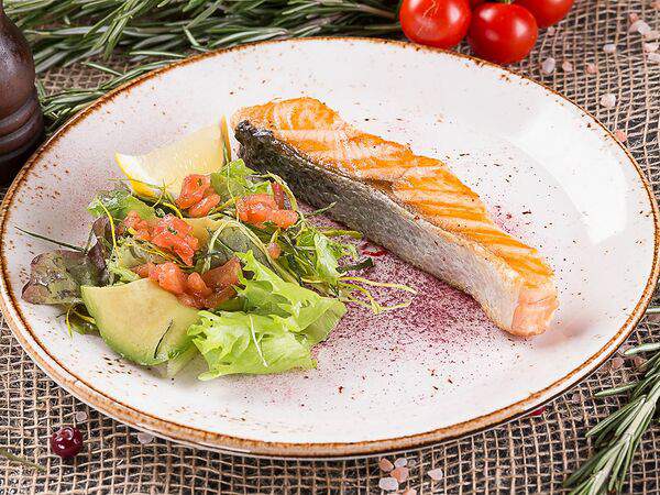 Premier & Only - Филе сочного лосося на гриле