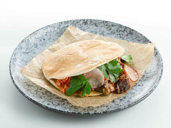 Please Cheese - Пита с томленой говядиной и соусом сальса