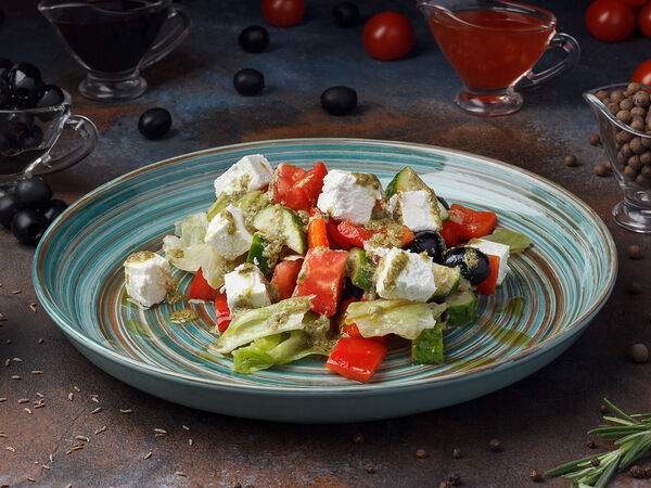 Blackwood - Греческий салат с соусом песто