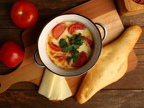 Pur-Pur - Запеченный сыр сулугуни с томатами