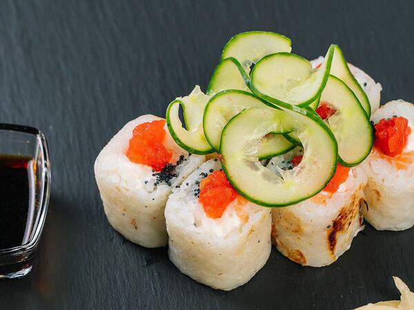 Океаника - Ролл в рисовой бумаге с лососем