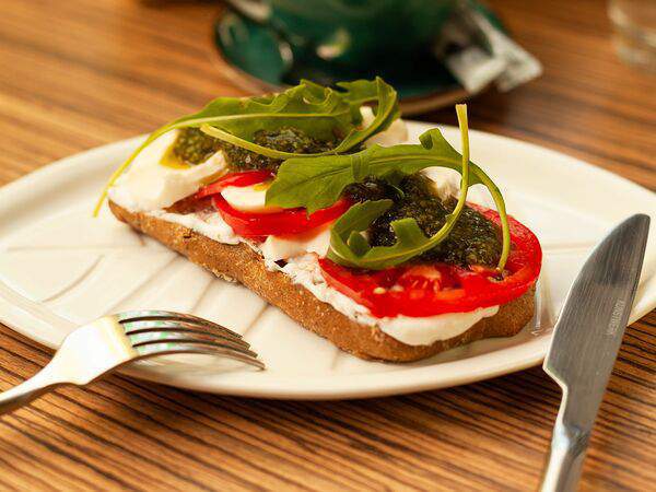 Sova - Брускетта капрезе