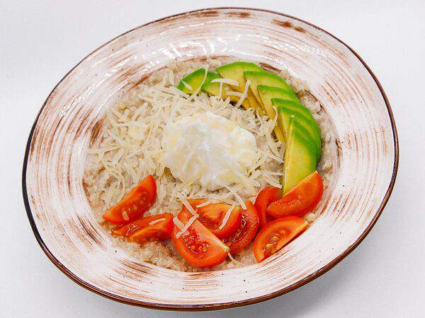 Тепло - Каша овсяная с киноа, черри и авокадо