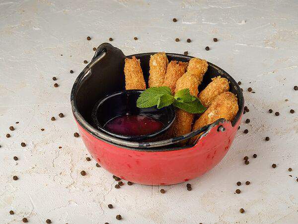 Гранат - Гауда-хруст с соусом из лесной ягоды