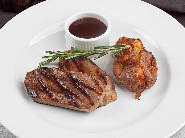 #megapolisbar People's - Язык фермерского бычка на гриле