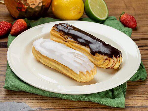 Луковка пиццерия Scrocchiarella - Эклер с шоколадной глазурью