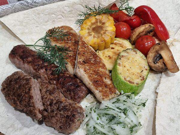 Kitchen Food - Ассорти кебабов с овощами гриль