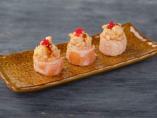 Su Mo - Ролл Спайси Шаке Гункан