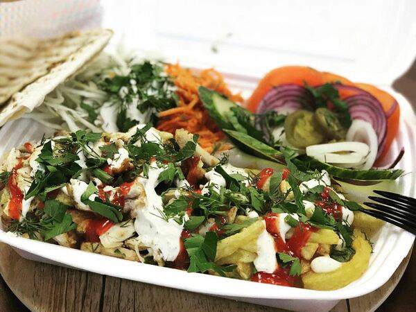 Донер кебаб - Донер в тарелке с курицей