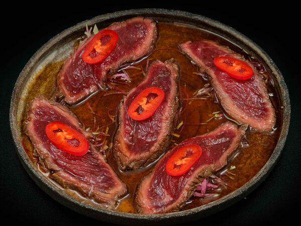 Ramenboy - Татаки из говядины с острым кунжутным соусом