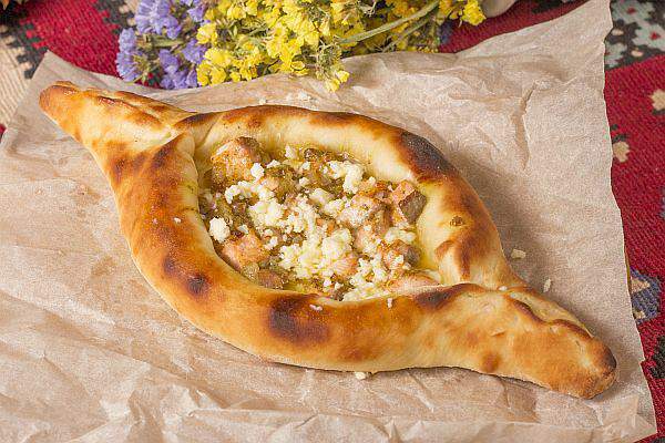 Мушмула - Хачапури с семгой