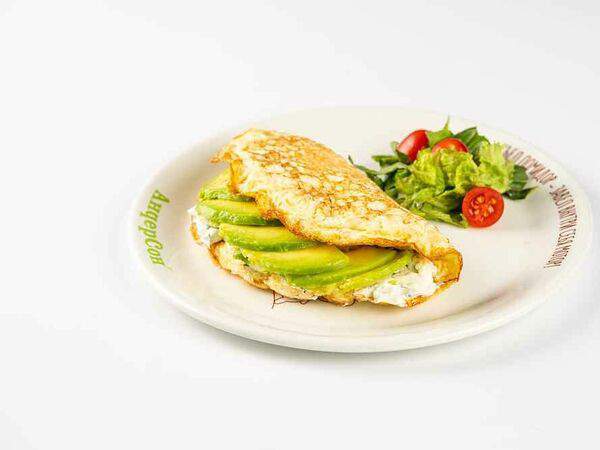 АндерСон - Омлет с крем-чизом беконом и зеленым салатом