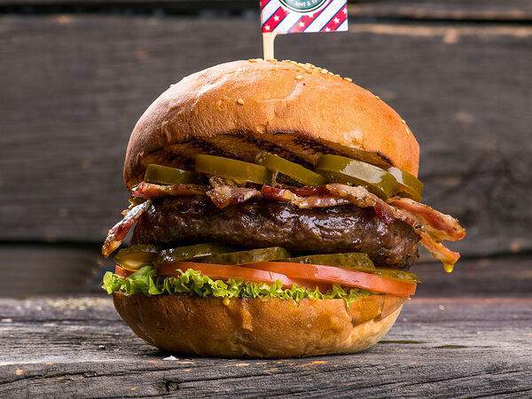 Grey Bear Pub - Бургер Эпический, картофель фри и соус